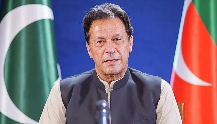 عمران خان نے مارشل لاء کی دھمکیوں کو غیر آئینی قرار دے دیا