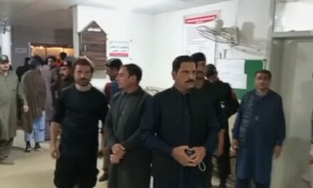 سوات میں شدید زلزلہ کے بعد سیدو شریف ہسپتال میں طبی امداد کے لئے ایمرجنسی نافذ، ڈی پی او سوات شفیع اللہ خان گنڈاپور ہسپتال خود پہنچ گئے