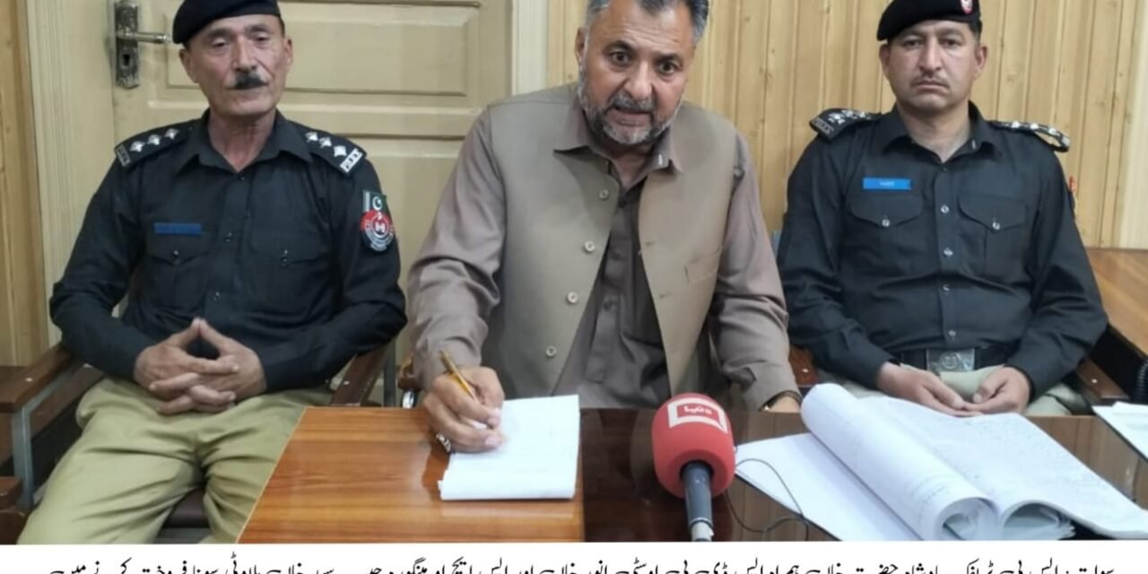 سوات پولیس کی بڑی کاروائی، مینگورہ بازار کے مختلف دکانوں میں جعلی /ملاوٹ شدہ سونا فروخت کرنے والے گروہ گرفتار